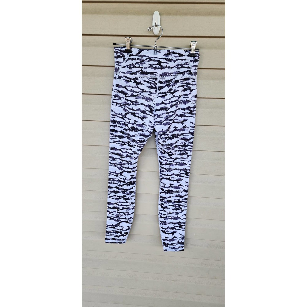 Fabletics Define PowerHold® High-Waisted 7/8 Legging White Tigress‎ - Picture 6 of 10